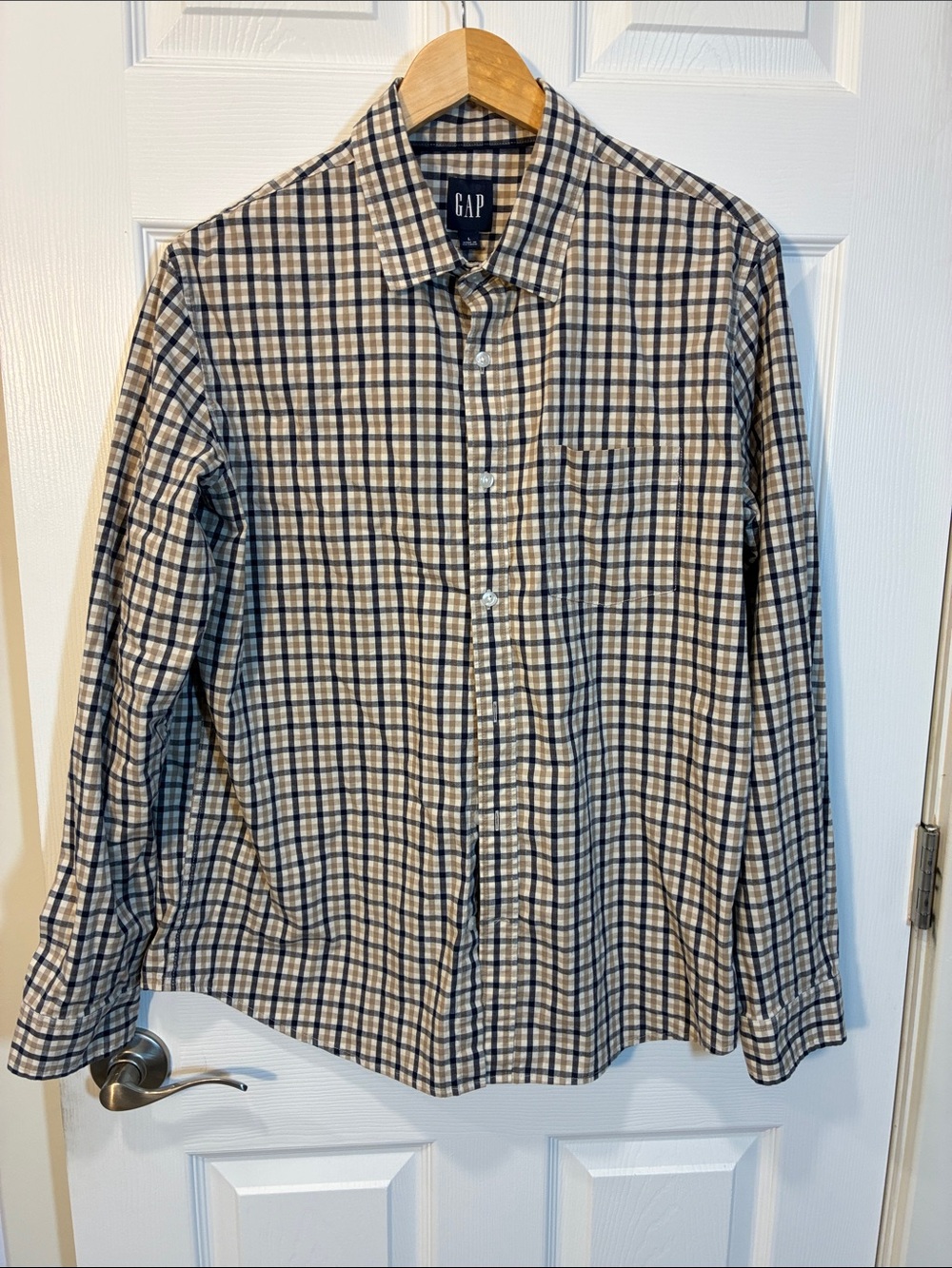 GAP Men's Navy and Cream Check Button-Up Shirt